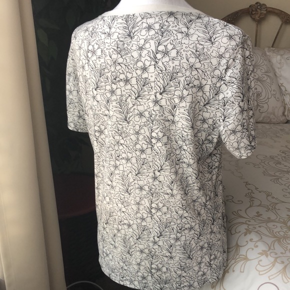 Prince & Fox black outlined flowers size XL top - Picture 2 of 5